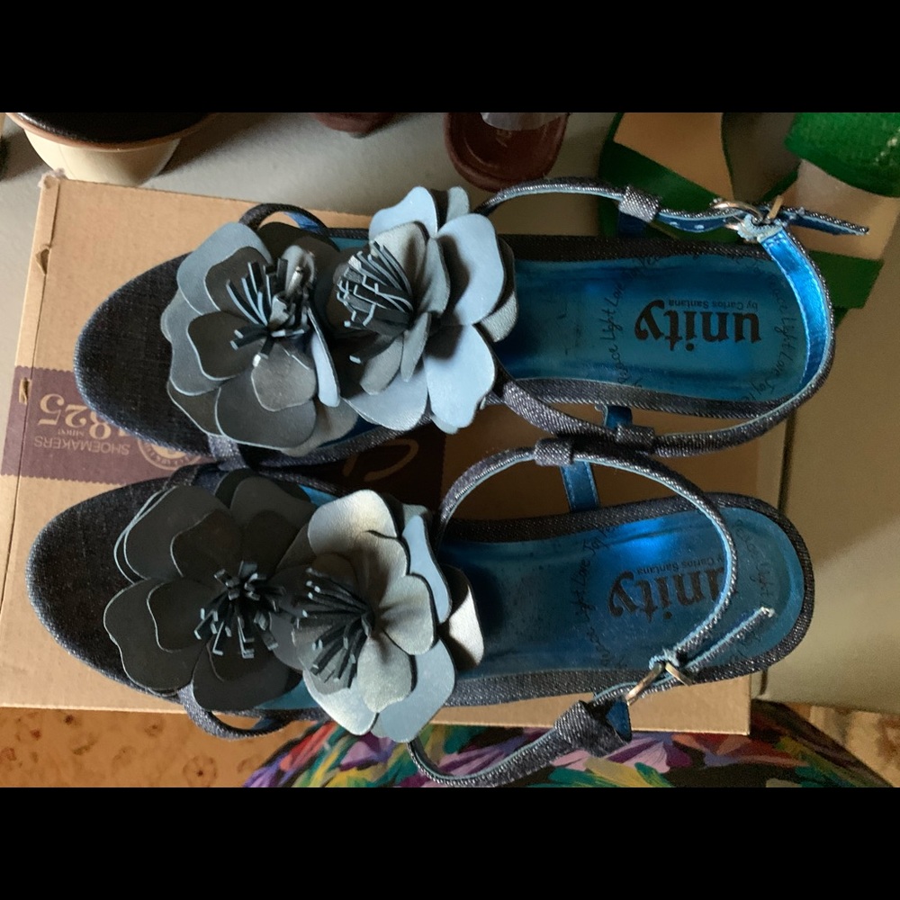 Blue flowered strapping sandals